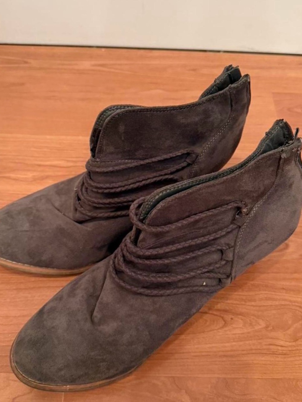 BUCKLE Women’s Suede Ankle Boots in Dark Grey
